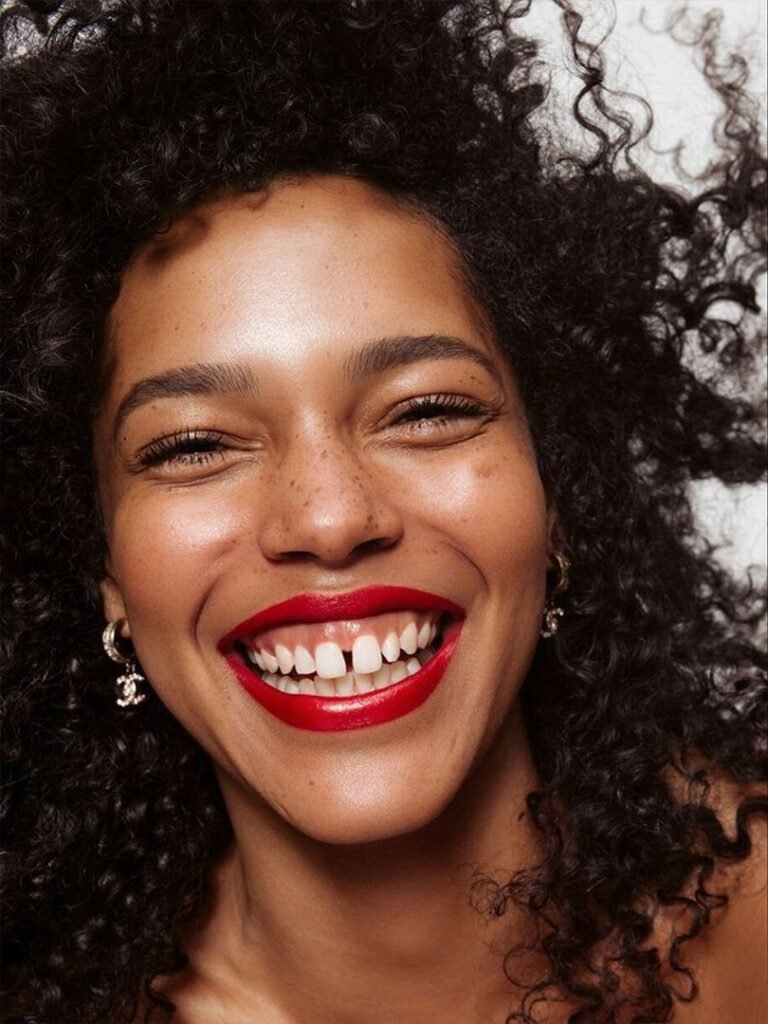 The Ritual of Texture: 
A Minimalist Guide to Caring for Curls